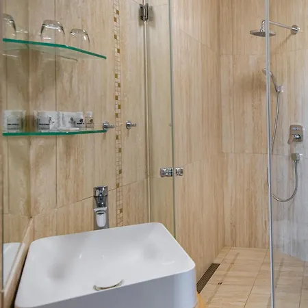 מלון Andrassy Thai 3*