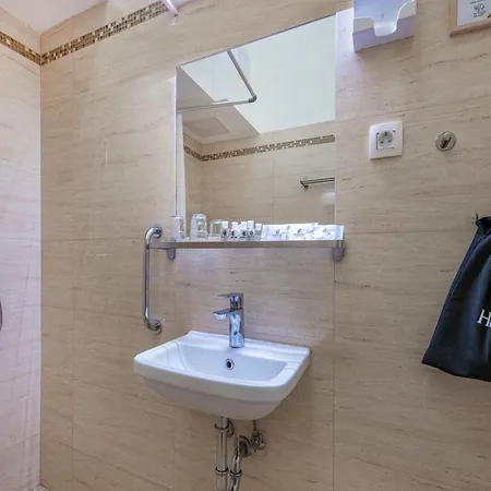 Hotel Andrassy Thai Budapeste