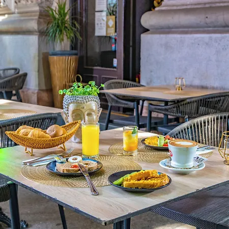Andrassy Thai Budapešť
